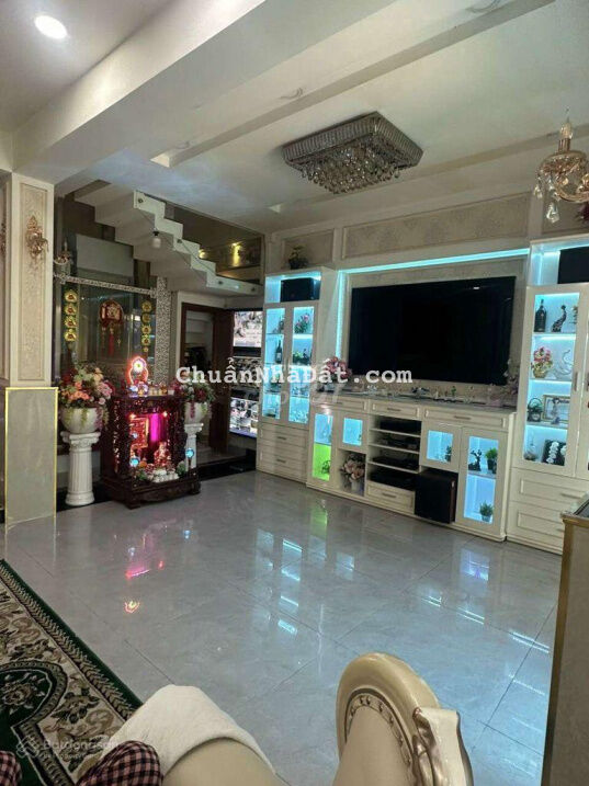 Mặt tiền Thái Phiên P8 Q11 ( 5.8 * 10m ) 5 lầu 8.9 tỷ