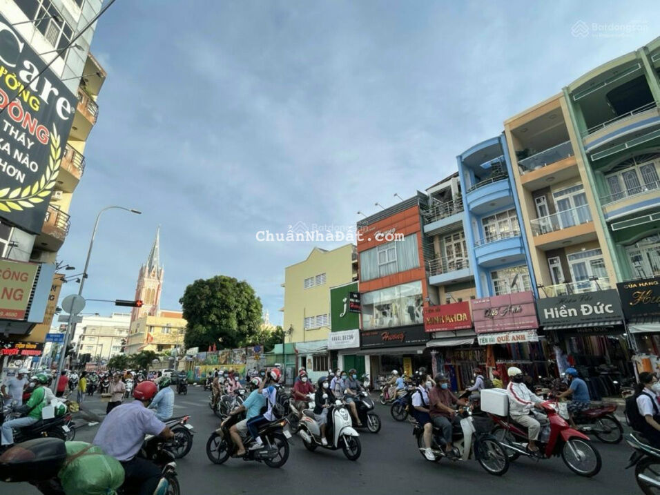 Vị trí siêu hot, cần bán gấp MT đường Lê Văn Sỹ, P. 14, Quận 3. DT: 4,1x15m, 2 lầu, bán 23 tỷ