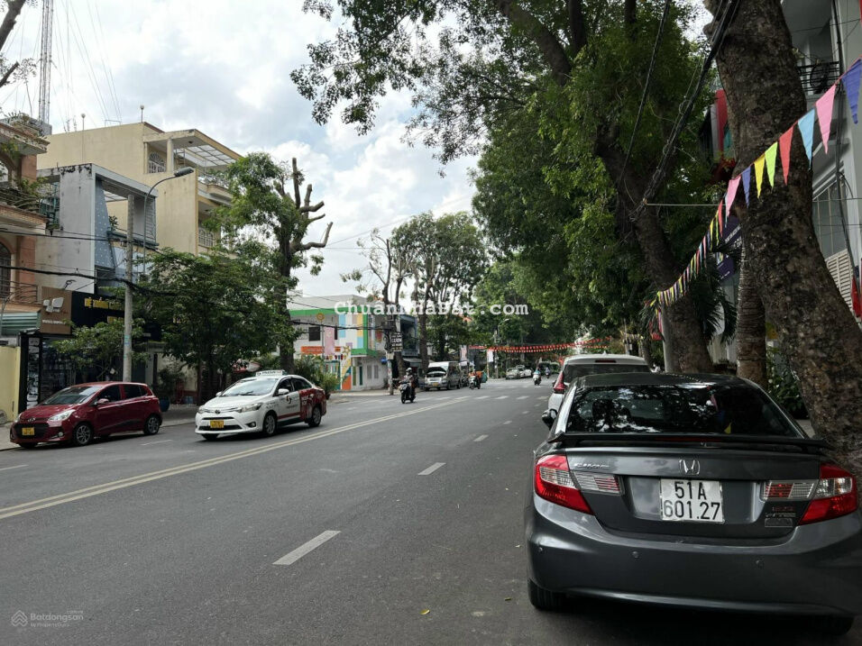 Chính chủ bán nhà MT đường số 65 Tân Quy Đông, Q7. DT 6x20m, SHR, giá 25,5 tỷ, bán lỗ 5 tỷ