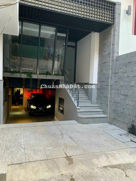 Khủng!Mặt tiền Cách Mạng Tháng Tám, chỉ 200 triệu/m2, giá tốt để đầu tư, 5 lầu, khai thác 300 triệu