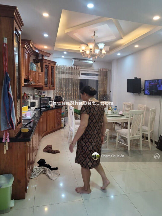 Bán nhà riêng lô góc Nguyễn Lương Bằng, Đống Đa 6 tầng 6.2 tỷ LH Kiên 0979526886