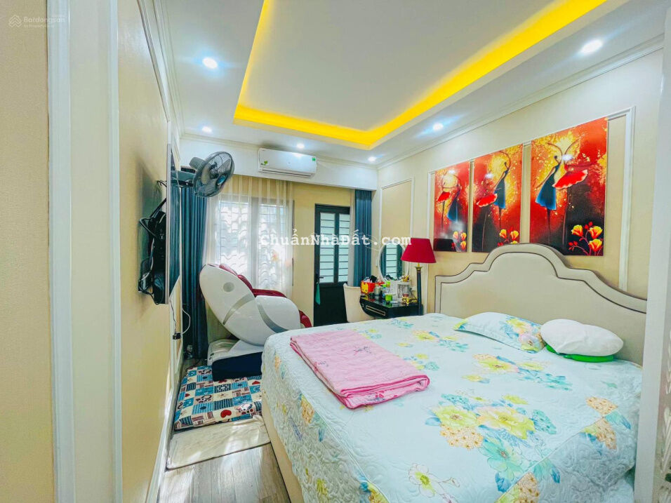 Rẻ giật mình! Bán nhà Thái Thịnh, ngõ thông, thoáng, gần phố, 32m2x5T chỉ nhỉnh 3 tỷ