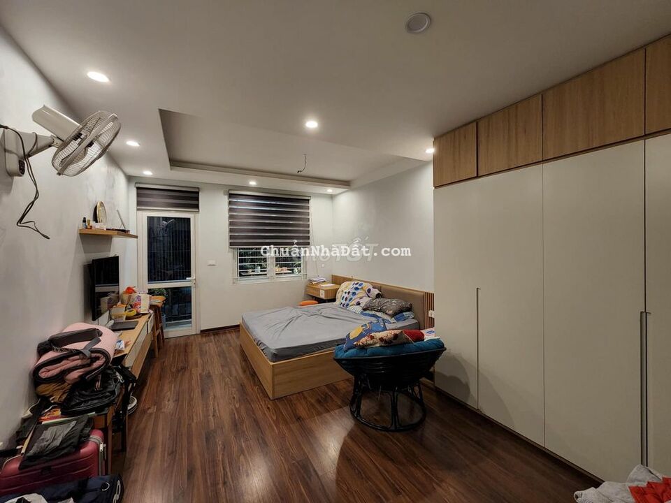 Bán căn nhà đường Láng ngõ thoáng sổ nở hậu