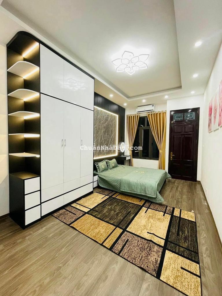 Nhỉnh 5 tỷ - DT 38m - Nhà Nguyễn Chí Thanh ô tô cách 3 bước chân