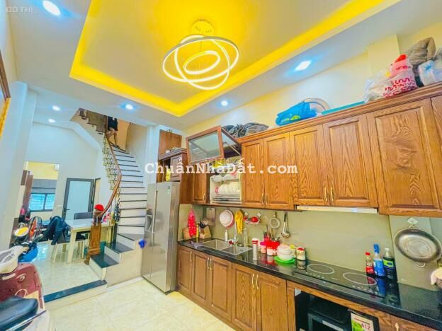 BÁN NHÀ ĐỐNG ĐA - Ô TÔ ĐỖ CỬA QUAY ĐẦU TRƯỚC NHÀ - THOÁNG TRƯỚC SAU 2 MẶT NGÕ- 41m giá 5tỷ1