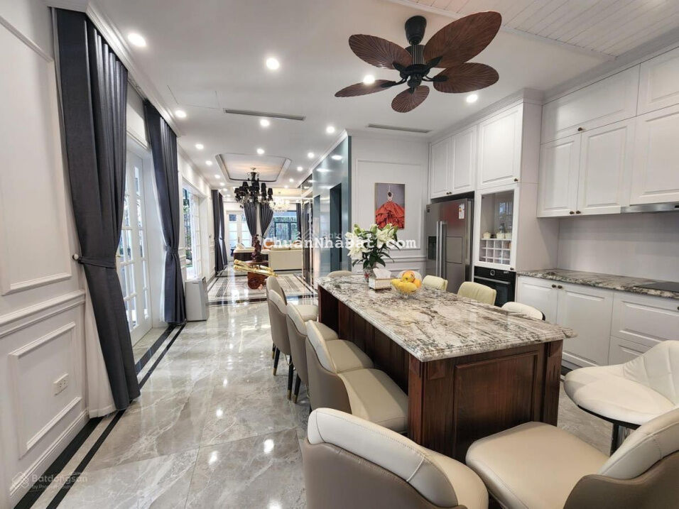 Bán nhà Tôn Đức Thắng 48m2 nhà đẹp ô tô đỗ cửa mặt tiền rộng 10.5 tỷ