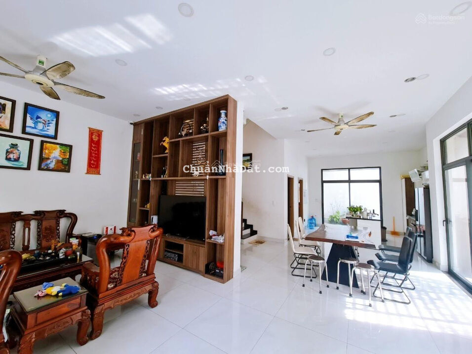 Biệt thự view sông - Đường Trục - Đặng Thùy Trâm, 210m2 - Ngang 10m - 4 tầng - Giá rẻ