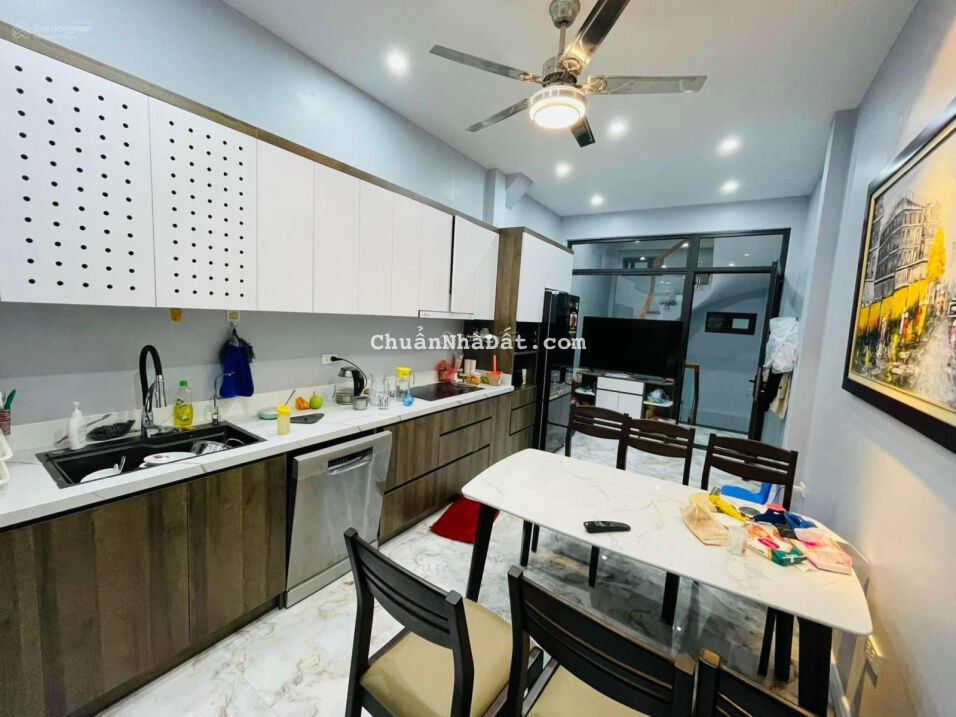 Đẹp tuyệt ở luôn Vĩnh Phúc Ba Đình 35m2 5 tầng - mới đẹp - ngõ to - 4,95 tỷ