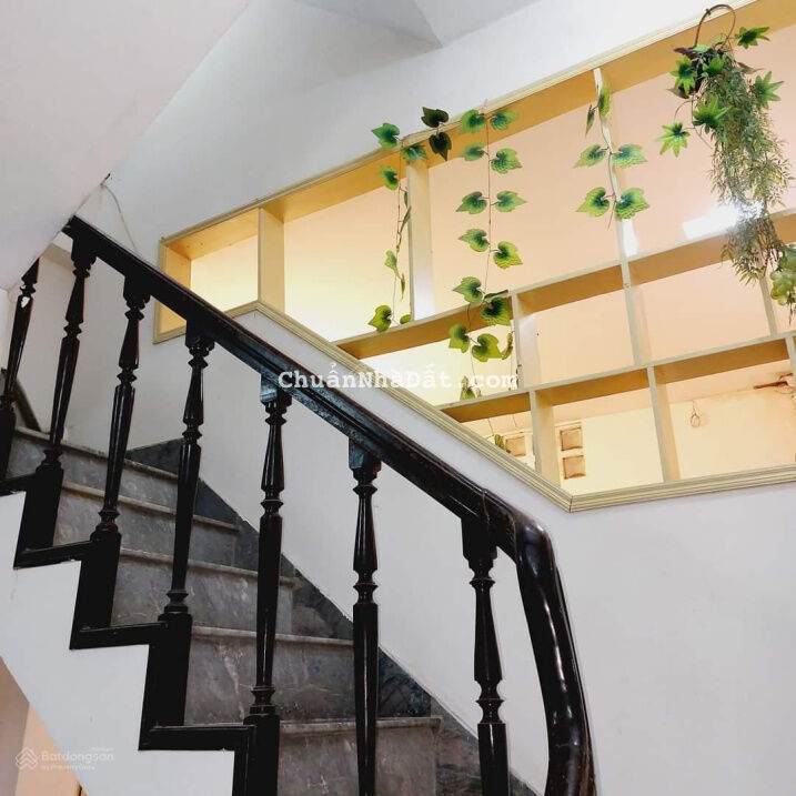 Thật 100% ạ! Bán nhà Nguyễn Khang, Cầu Giấy-5 tầng mới lung linh- full nội thất- sẵn ở ngay- 3.5 tỷ