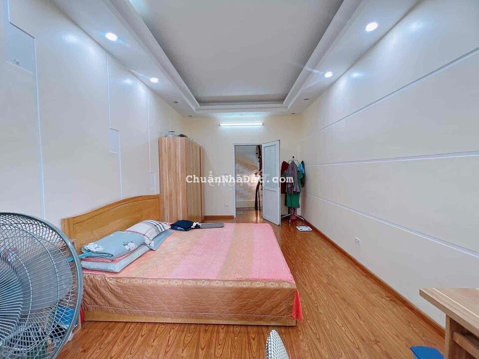 Khúc Thừa Dụ, gần phố, lô góc,nhà đẹp, ở luôn, 36m2 bán gấp 4.05 tỷ