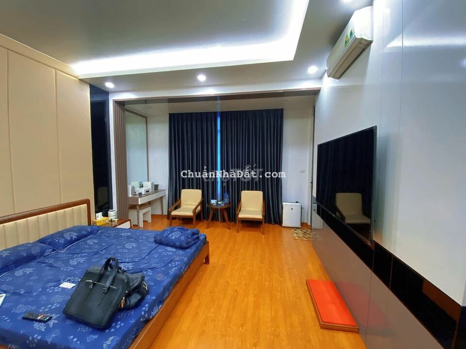 Thật 1OO%! Dương Quảng Hàm_sát phố_oto gần_ngõ thoáng_43m_5T_4.65 tỷ