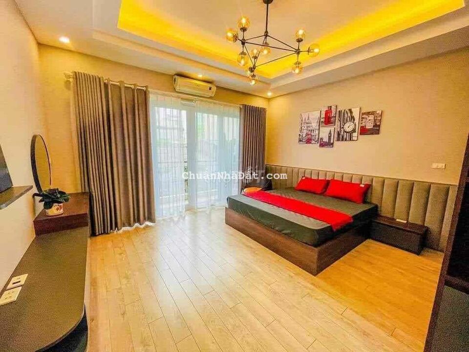 VIP, Bán nhà Cầu Giấy, lô góc, Oto, gần phố, an ninh đỉnh, full đồ!