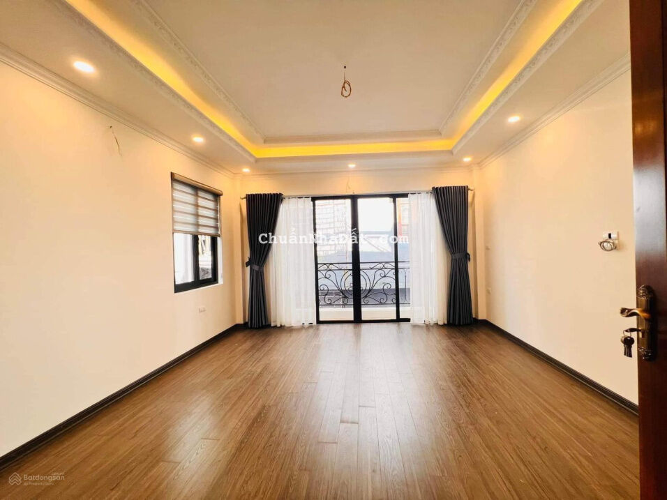 Bán nhà trung tâm Cầu Giấy, phân lô ô tô, vỉa hè, 45m2, 4T, giá 8.9 tỷ. LH Hải 0966866250