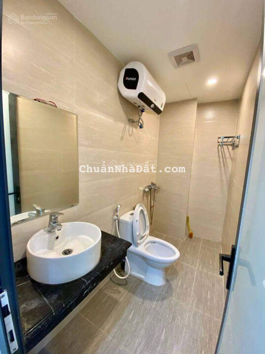 Hoàng Quốc Việt - DT 80m2 - ngõ thông ô tô - 15 phòng cho thuê - phân lô đẹp - giá 9.5 tỷ