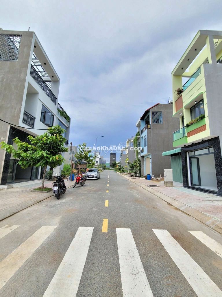 Bán nhà full Nội Thất KDC Phú Hồng Thịnh 9 Dĩ An