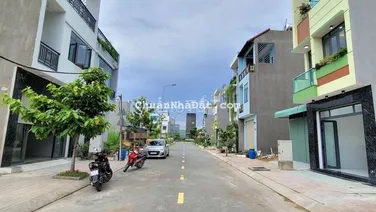 Bán nhà full Nội Thất KDC Phú Hồng Thịnh 9 Dĩ An