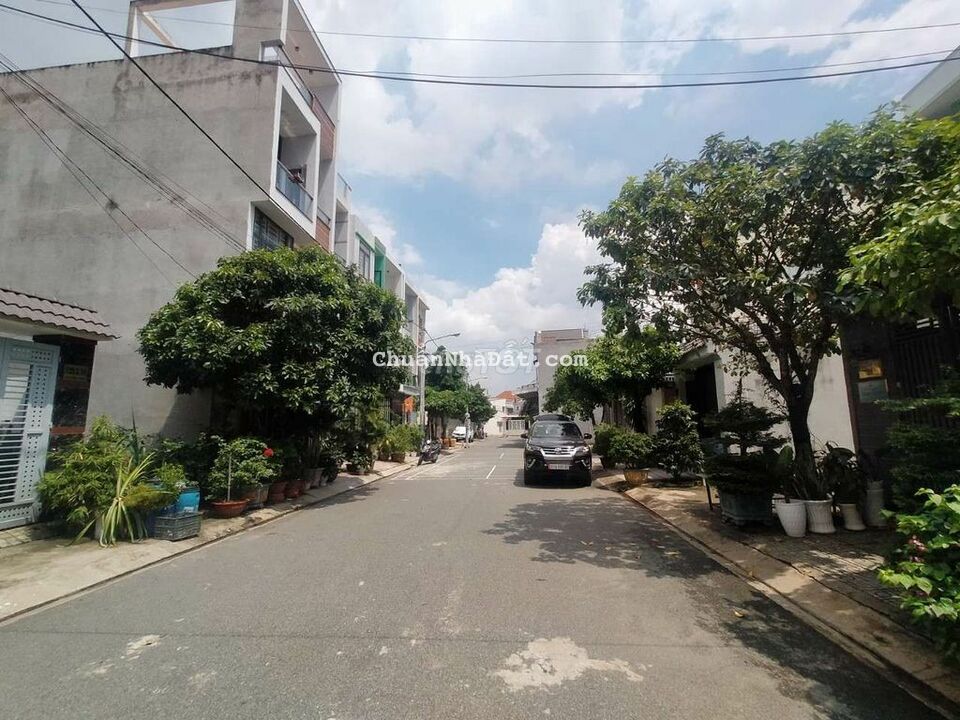 Nhà phố gần chợ Đông Hòa và làng đại học Quốc Gia HCM, 366 Dĩ An