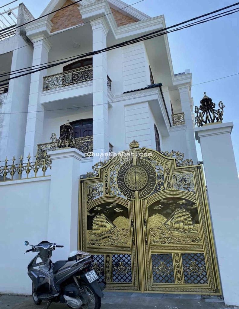 Biệt phủ 2 Mặt Tiền rộng thoáng 8x18m DQH P6 Gv