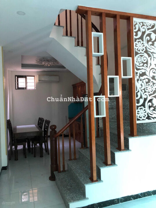 Bán nhà mới xây 4 tầng, ngõ ô tô đỗ cửa tại Đồng Mai, Hà Đông. Nhà đẹp giá có 2,22 tỷ cách QL6 150m