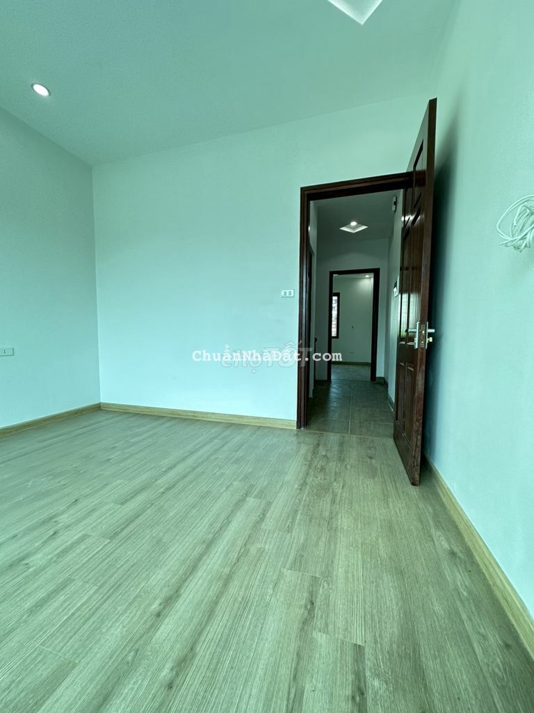 Nhà 1.17 tỷ  gần trường ĐH Thể Dục Thể Thao, 3 tầng (33m2)