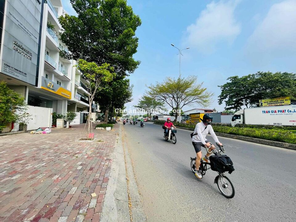 đường lớn 30,thị trấn hóc môn giá chỉ 60tr/m