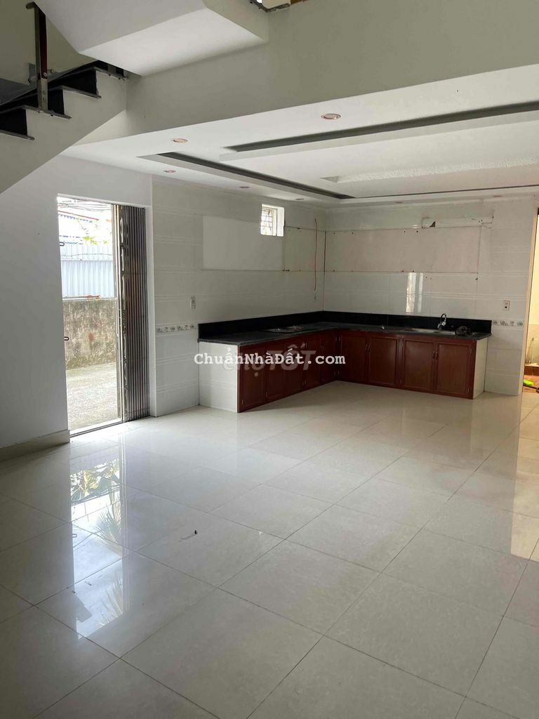 nhà mặt đường Phú xá 90m x 3,5 tầng lô góc