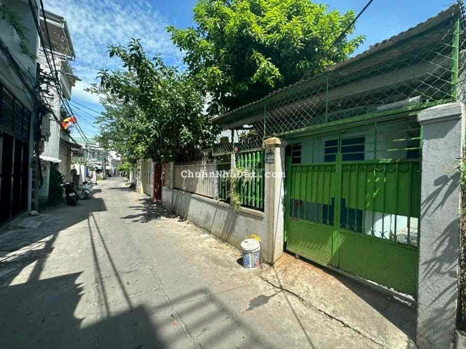 Bán đất Tặng nhà Cấp 4 sạch sẽ, Dt đất gần 100m2 kiệt Tiểu La