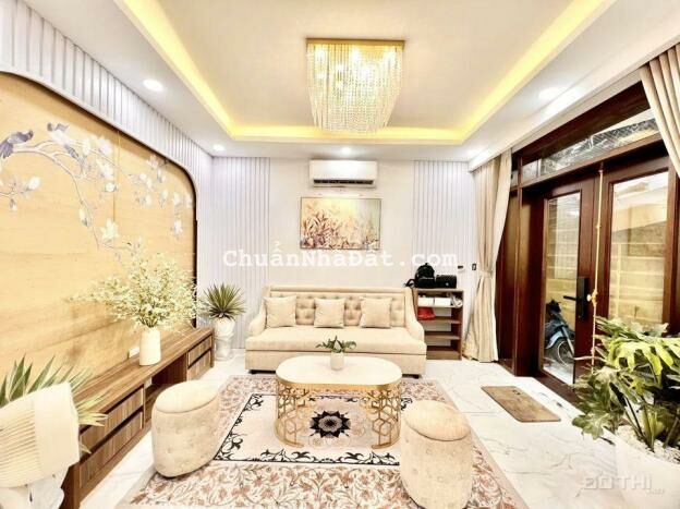 Bán nhà 42m2 Ngõ Quỳnh, Bạch Mai, Hai Bà Trưng- Ô tô đỗ -4 tầng MT4.2m- Giá chỉ 5.45 tỷ