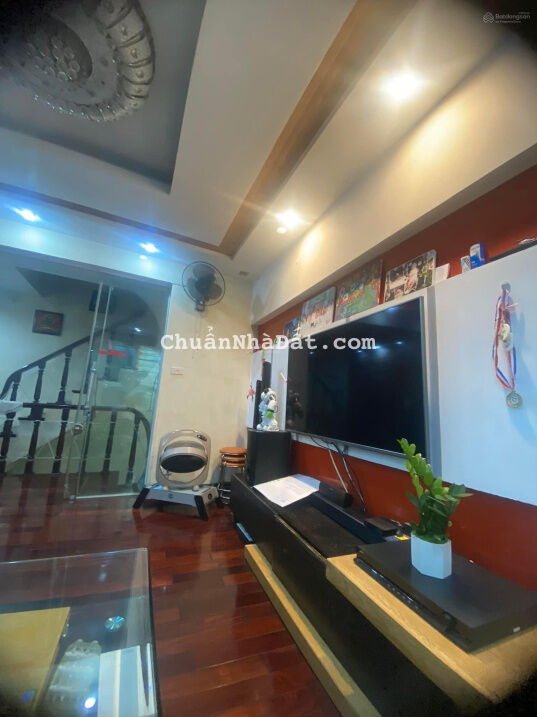 Bán nhà phân lô Lạc Trung, Hai Bà Trưng 60m2, 5 tầng, giá 11.8 tỷ. Thang máy ô tô vào nhà