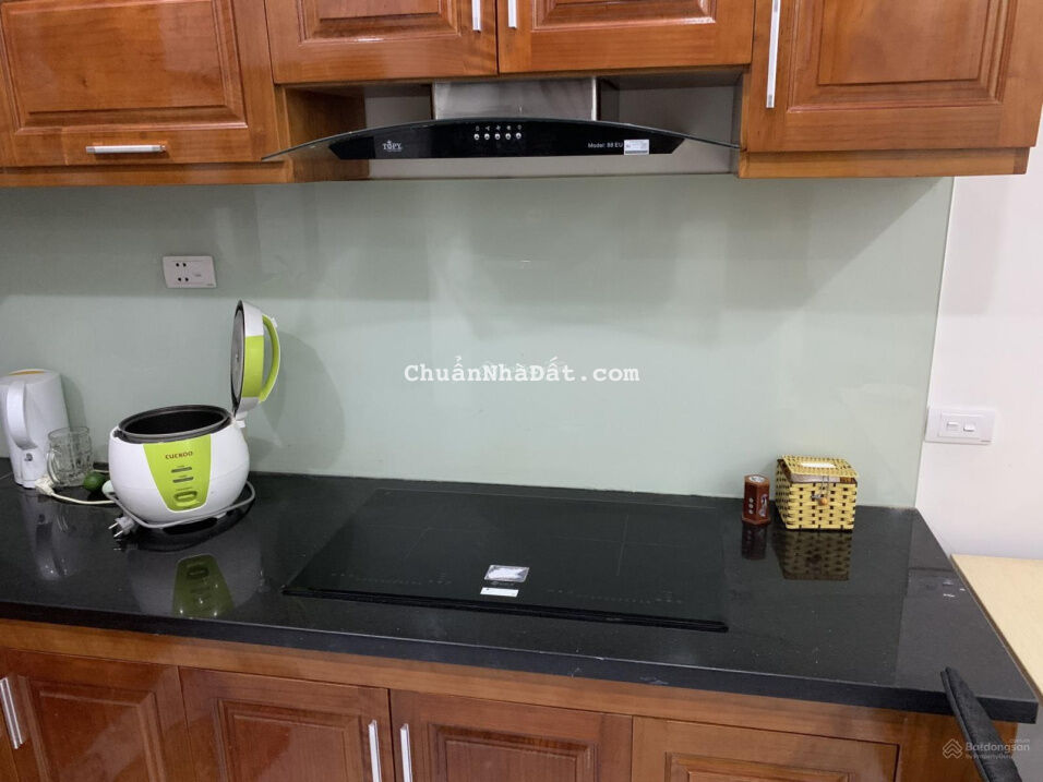 Cần bán căn nhà 31m2 xây 3 tầng ô tô đỗ cửa, gần chợ La Phù để lại toàn bộ nội thất