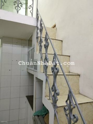 Nhà giảm giá bán gấp giá rẻ nhà Tân Mai 588 triệu 10m tầng 1, tầng 2 đua 11m, 3 tầng, mặt tiền 2 m