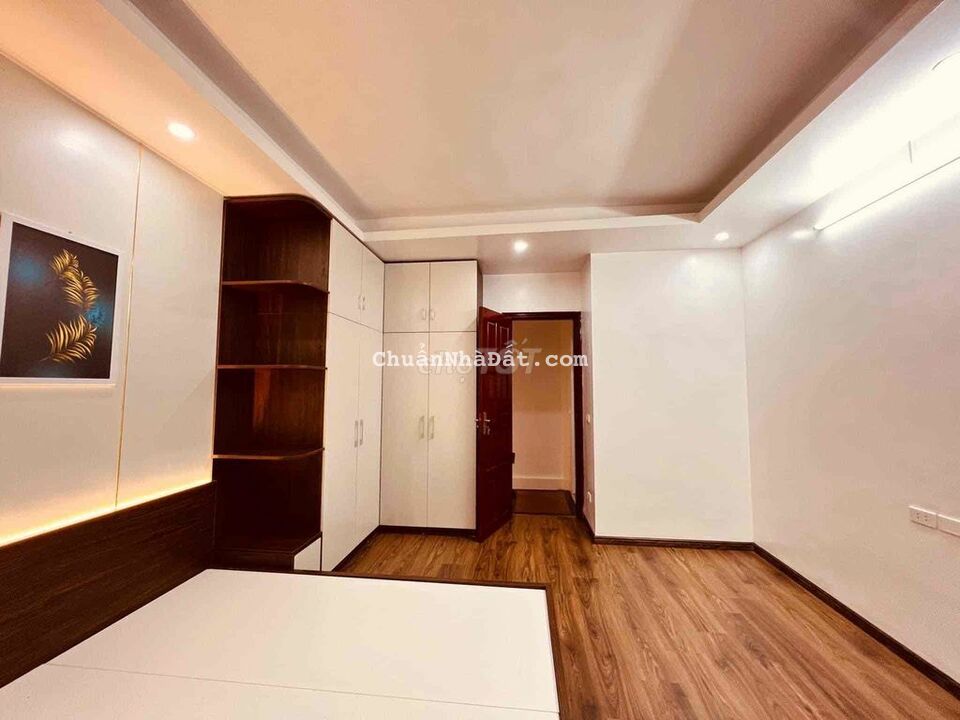 Đẹp hết nước chấm! phố Hoàng Mai SH quay đầu - full nội thất- sđcc 36m