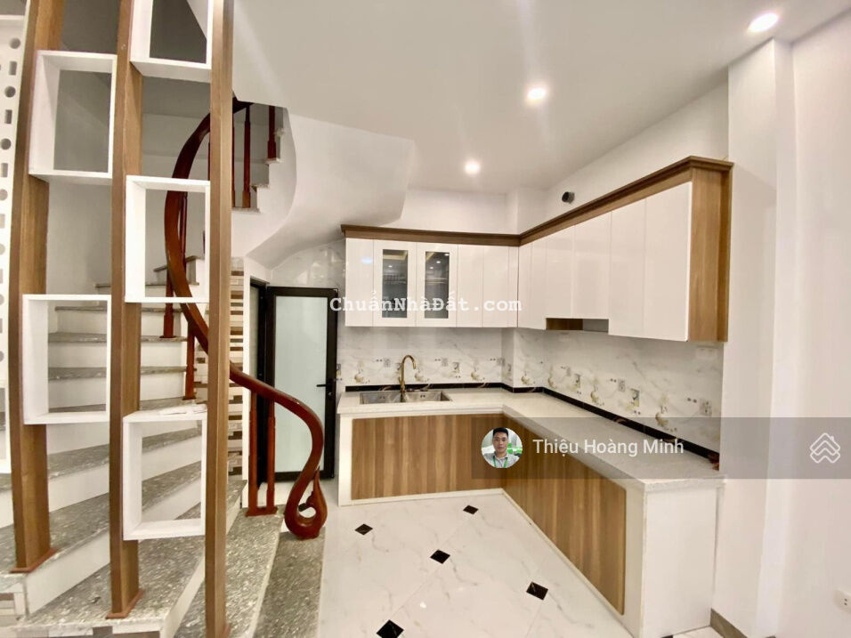 Bán nhà Trương Định, Hoàng Mai, 50m2, lô góc, ngõ ô tránh, nhỉnh 5 tỷ