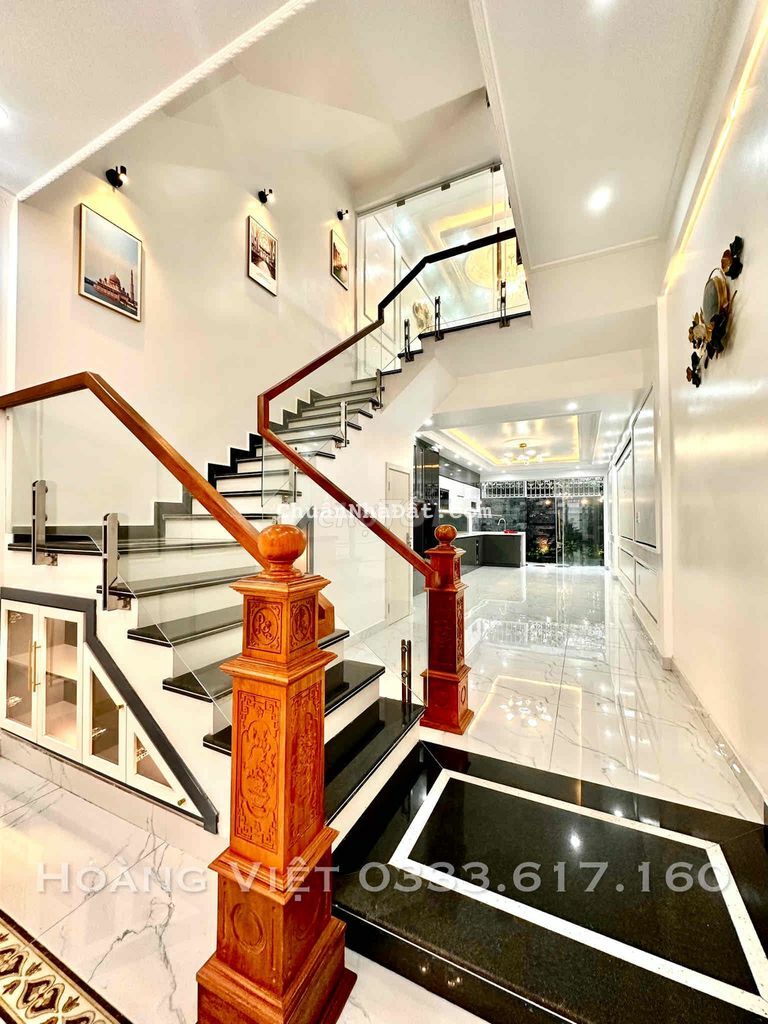 Cực phẩm phân lô quận Lê Chân 90m ô tô vào nhà có vỉa hè