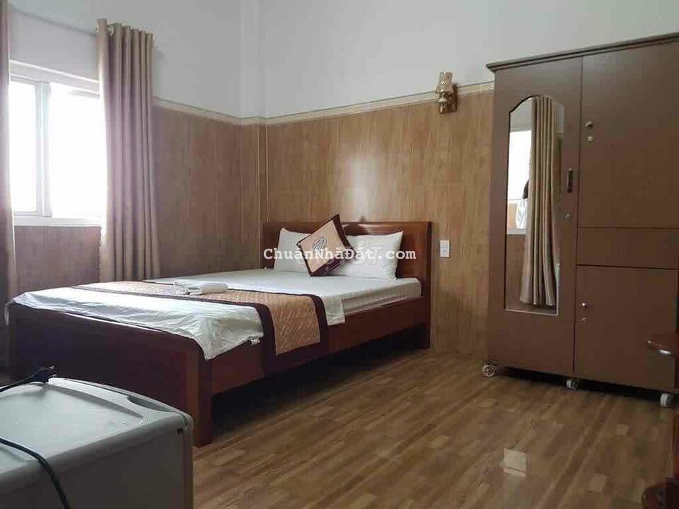 NHÀ NGHỈ 5 TẦNG GẦN BIỂN VÀO KINH DOANH NGAY