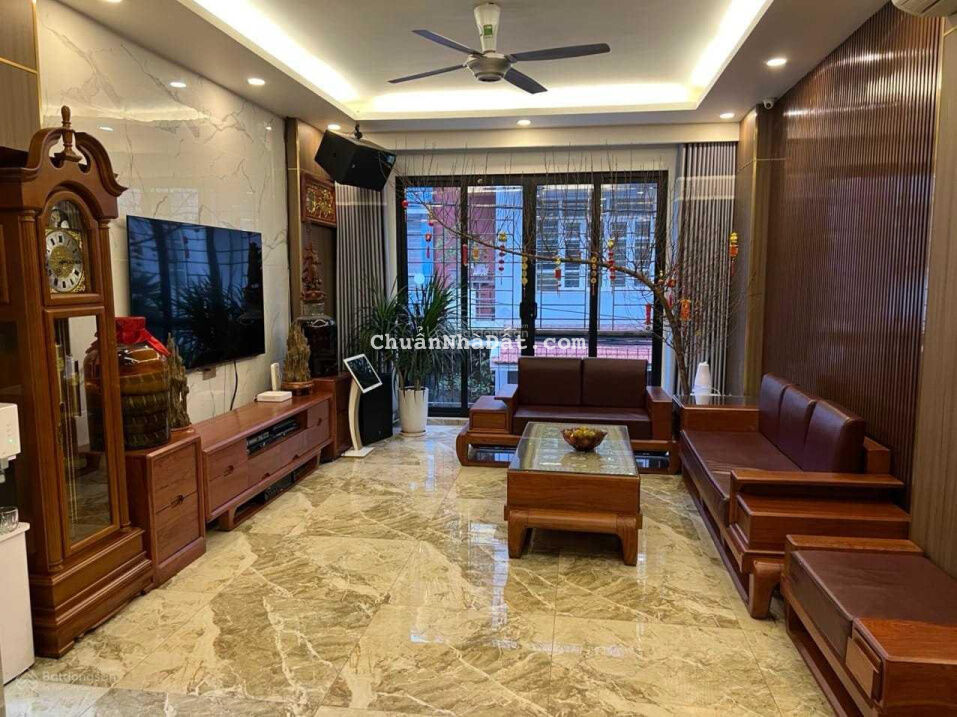 Bán nhà Ngọc Lâm, Long Biên 40 m2 4 tầng nhỉnh 4tỷ dân xây, ngõ thông, ô tô. Full đồ