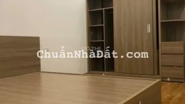 Bán nhà Thạch Bàn Cổ Linh Long Biên 45m2 5 tầng có sân rộng, cổng riêng giá 3.08 tỷ, LH: 0979349888