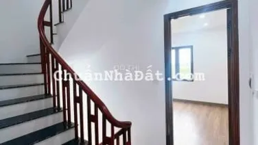 Bán nhà Cổ Linh đối diện Aeon Mall Long Biên 48m2 4 tầng có sân để xe giá 3,99 tỷ.