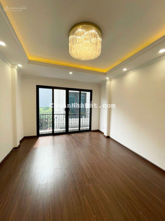 Nhà anh Minh Phố Trạm 50m 5 tầng gara oto xây kiên cố. Gần Aeon và cầu Vĩnh tuy. Giá chỉ 6.2 tỷ