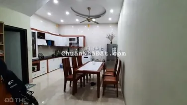 Bán nhà Long Biên ngay ngã tư Cổ Linh Thạch Bàn 61m2, 4 tầng có sân rộng giá 3,5 tỷ