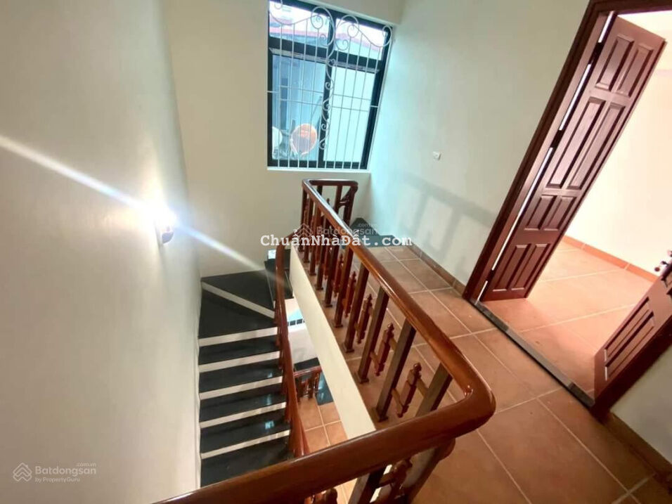 Bán nhà 5 tầng, 70m2, 4ngủ, phố Ngọc Thụy, ô tô đỗ cổng, gần Mipec, Long Biên