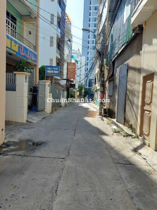 Bán nhà cấp 4, đường Nguyễn Khánh Toàn, Vĩnh Hải, DT 123m2, ngang 5m, hướng nam - giá 67 tr/m2