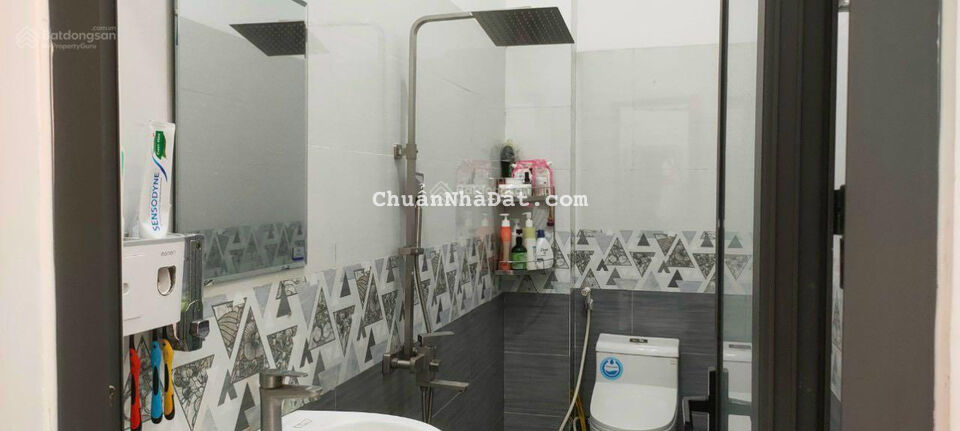 Bán nhà 3 tầng. Hẻm Nguyễn Chích. Khu Lộc Phát, Vĩnh Hoà, Nha Trang. Dt:66,3m2. Sổ hồng. Giá:3,7 tỷ