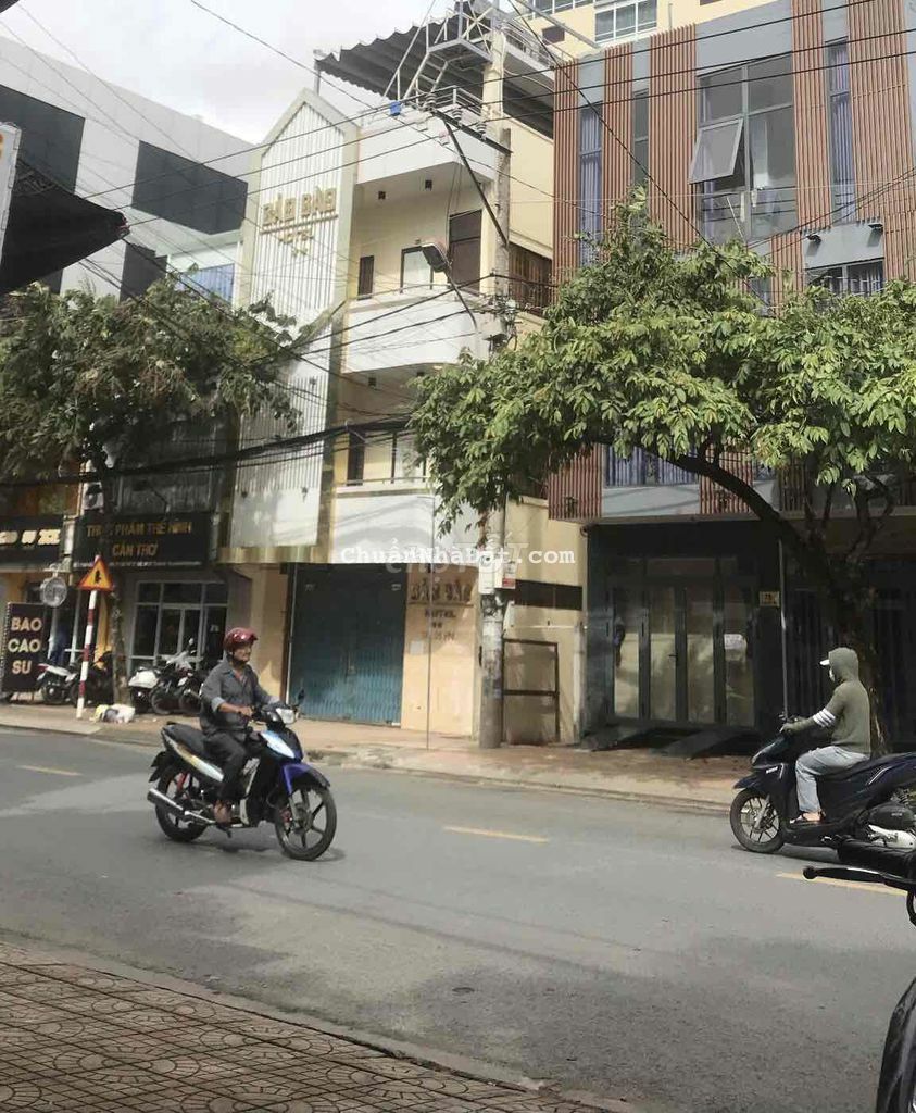 Khách Sạn Mặt Tiền Đường Phạm Ngũ Lão. Gần Vincom HV