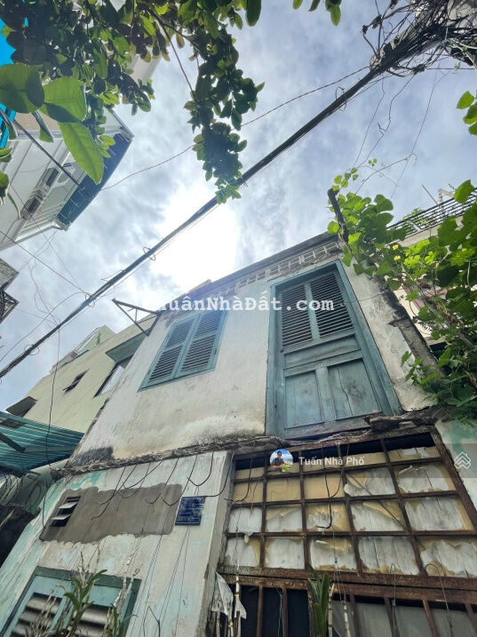 Bán nhà phường 11 Phú Nhuận. DT: 50m2 - 3.4x14 (NH: 3.9m) - Nhà cũ tiện xây mới, gần mặt tiền