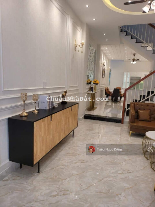 Bán nhà khu Vip phân lô. Nhà mới vào ở ngay. Hẻm xe hơi vào nhà. Khu vực dân trí cao