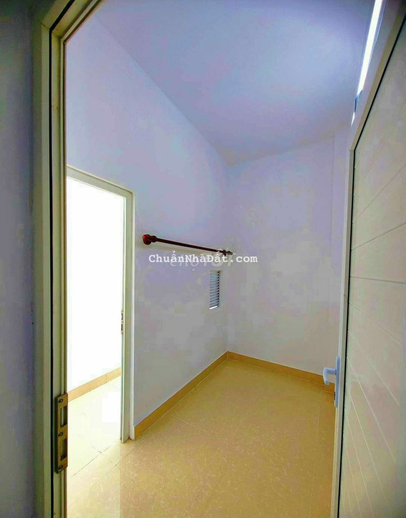 Nhà phố SHR đúc 2 lầu sân thượng 4PN. 1/ Hẻm 4m Đường Hiệp Thành 13