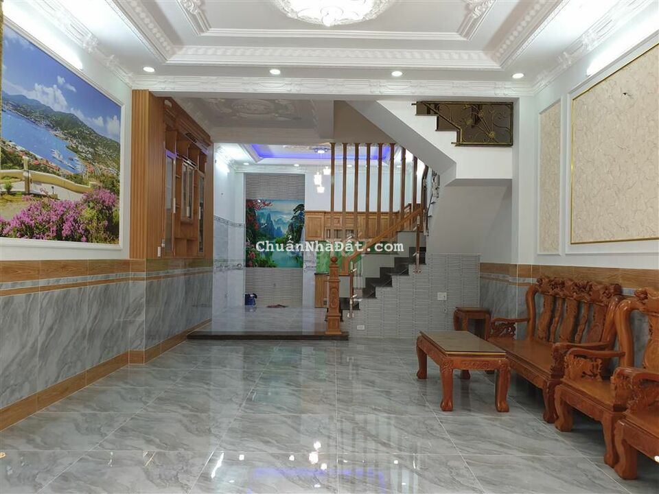 Nhà 3 lầu 5x12, đường 6m, gần Hiệp Thành City-Q12