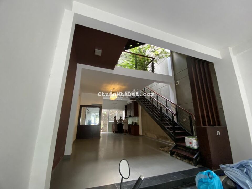 Nhà Mặt Tiền đường Bình Tây Quận 6 DT