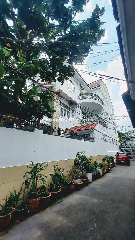 Biệt thự sân vườn 240m2